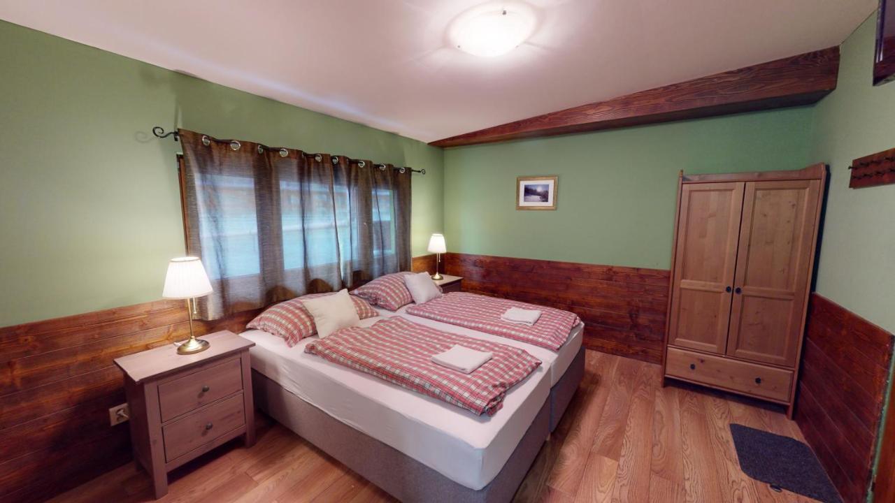 Ride Pub Drienica Apartamento Exterior foto